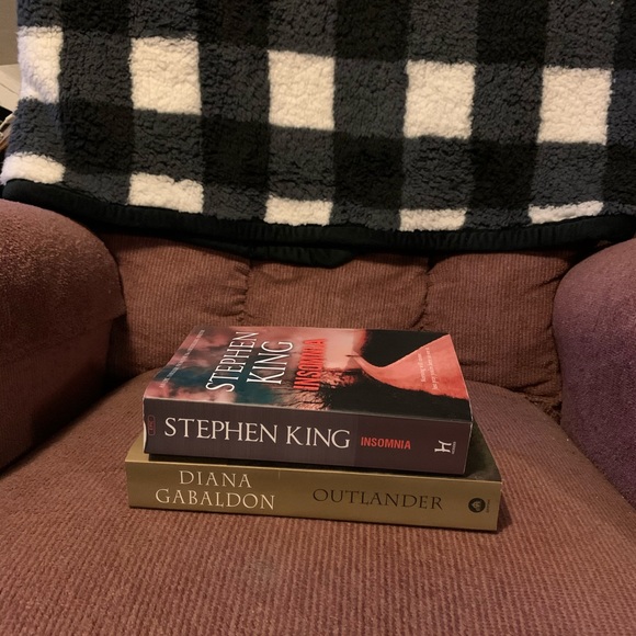 Insomnia and Outlander book bundle - Picture 6 of 9